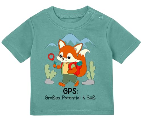 Baby Tshirt in Salbei Grün 0-36 Monate Geschenk für Geocaching oder Wander Nachwuchs GPS: Großes Potential & süß, Kleiner Fuchs wandert in den Bergen T-Shirt für Kleinkind 0, 1, 2, 3 Jahre von Blauer-Storch