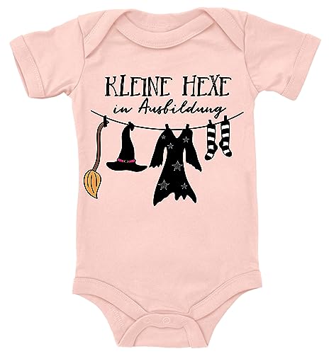 Blauer-Storch Baby Body in Apricot Kleine Hexe in Ausbildung Spruch Geschenk zur Geburt zum Geburtstag für Kleinkind Kurzarm Bio Baumwolle von Blauer-Storch