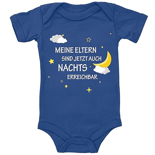 Blauer-Storch Baby Body in Blau Meine Eltern sind jetzt auch Nachts erreichbar Spruch Geschenk zur Geburt zum Geburtstag für Kleinkind Kurzarm Bio Baumwolle von Blauer-Storch
