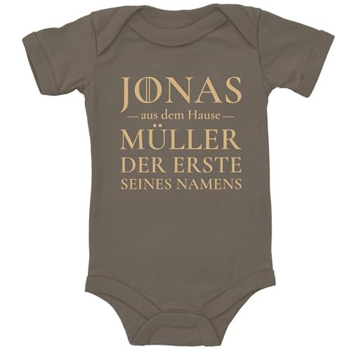 Blauer-Storch Baby Body in Camouflage Der erste seines Namens, mit Wunschnamen personalisiert Spruch Geschenk zur Geburt zum Geburtstag für Kleinkind Kurzarm Bio Baumwolle von Blauer-Storch