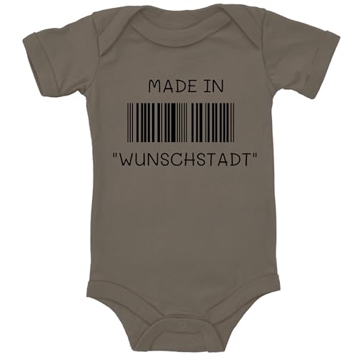 Blauer-Storch Baby Body in Camouflage Made in..., mit Name der Wunschstadt personalisiert, Barcode Spruch Geschenk zur Geburt zum Geburtstag für Kleinkind Kurzarm Bio Baumwolle von Blauer-Storch