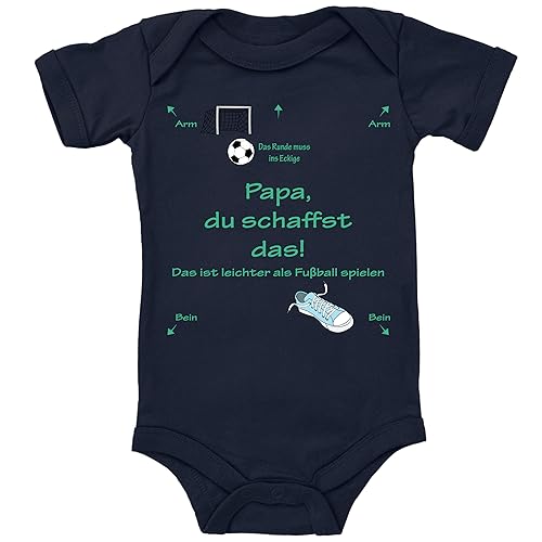 Blauer-Storch Baby Body in Dunkelblau Anleitung für Papa, das Runde muss ins Eckige Lustiger Spruch für den Fußballer Vater zur Geburt für Kleinkind Kurzarm Bio Baumwolle von Blauer-Storch