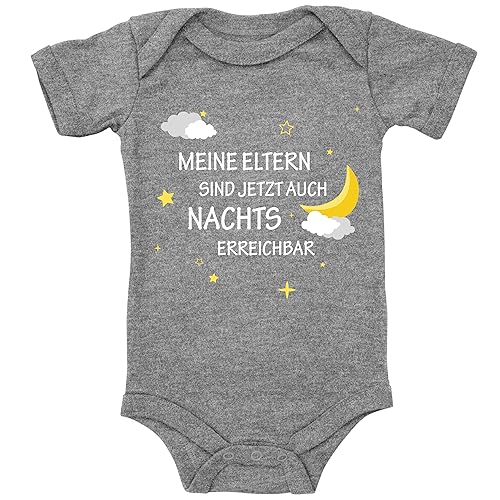 Blauer-Storch Baby Body in Grau meliert Meine Eltern sind jetzt auch Nachts erreichbar Spruch Geschenk zur Geburt zum Geburtstag für Kleinkind Kurzarm Bio Baumwolle von Blauer-Storch