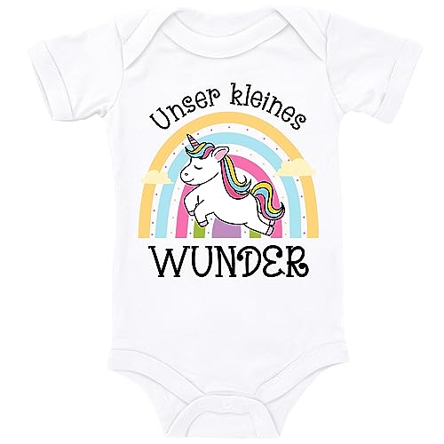 Blauer-Storch Baby Body in Weiß Unser kleines Wunder, Einhorn vor Regenbogen Spruch Geschenk zur Geburt zum Geburtstag für Kleinkind Kurzarm Bio Baumwolle von Blauer-Storch