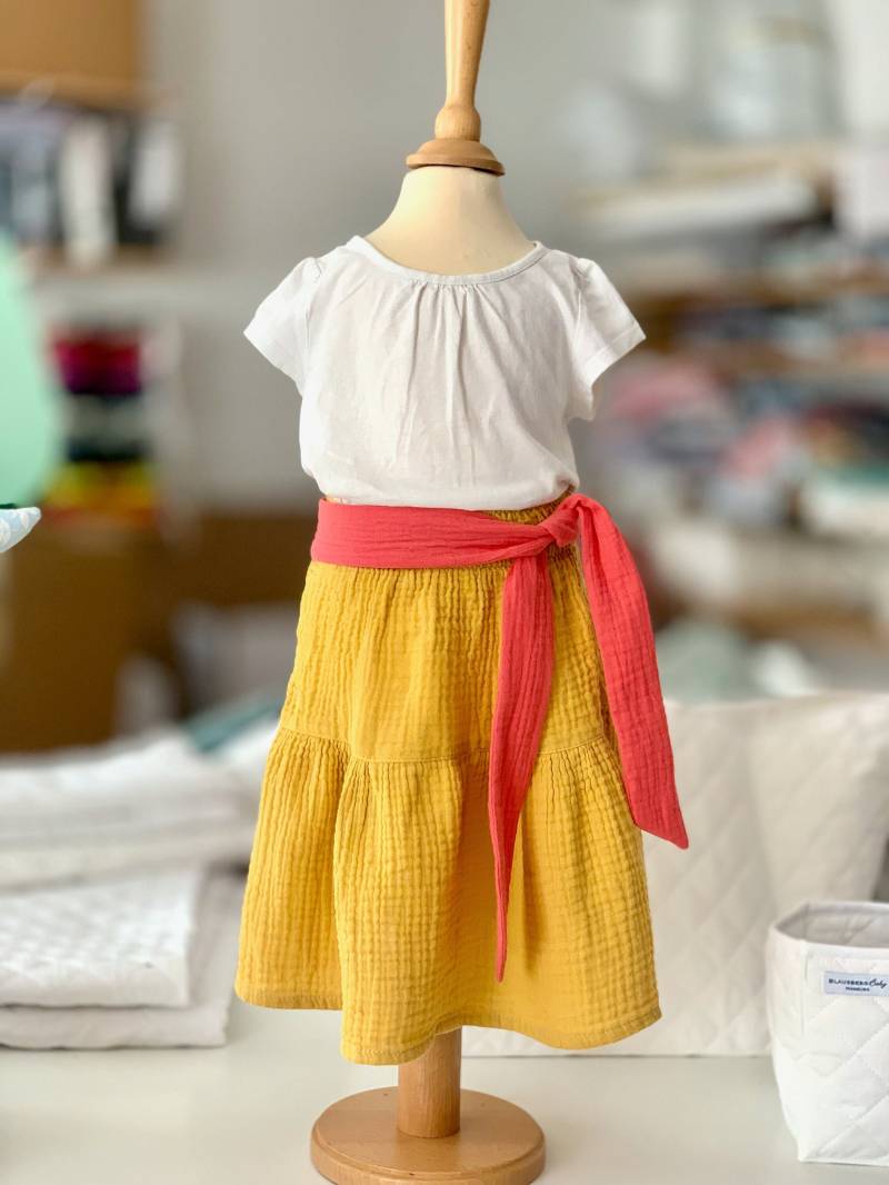 Musselin Rock Für Mädchen Senf Gelb Mit Dazu Wählbarer Schleife in Verschiedenen Farben von BlausbergBaby