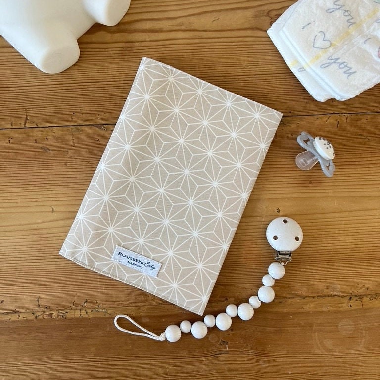 U-Heft Schutzhülle Abwaschbar Baumwolle, Mit Extrafach Für Impfpass - Materialien Oeko-Tex Standard 100 Zertifiziert Happy Star Beige von BlausbergBaby