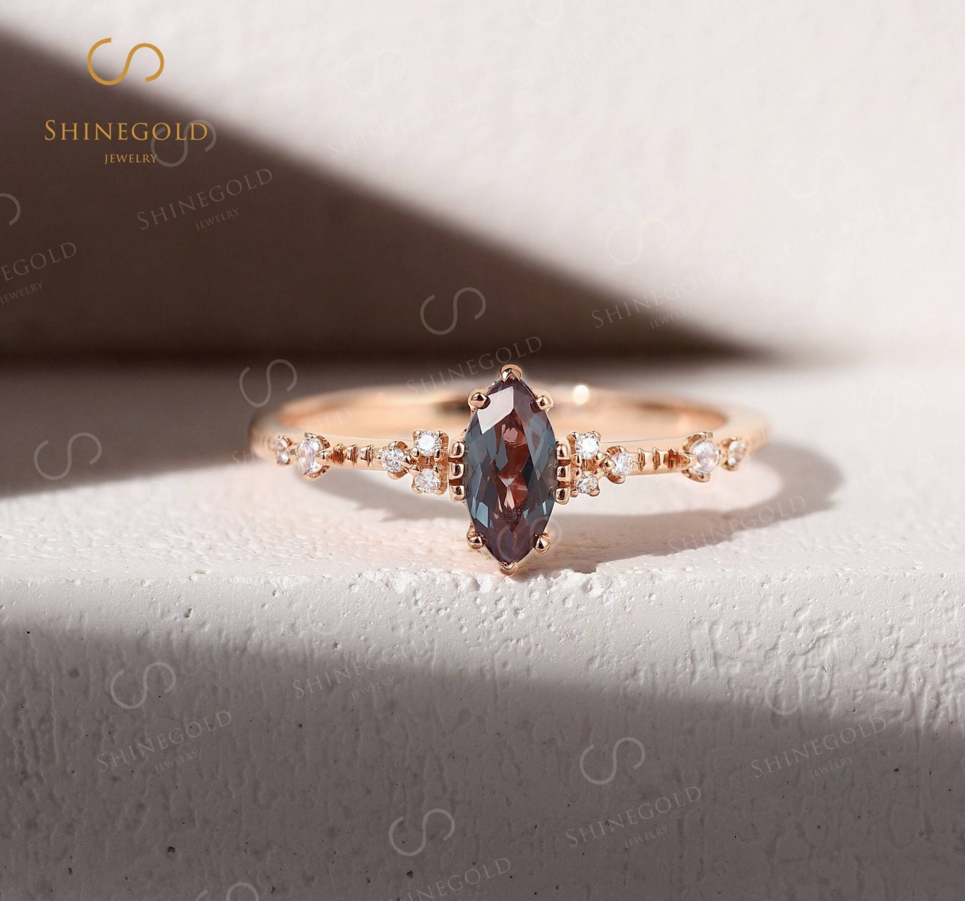 Vintage Alexandrit Verlobungsring, Antiker Rotgold Marquise Brautring, Art Deco Moissanite Jubiläumsversprechen Ring Vintage Alexandrit Verlobungsring, Antiker Rotgold Marquise Brautring, Art Deco Moissanite Jubiläumsversprechen Ring von BlessGem