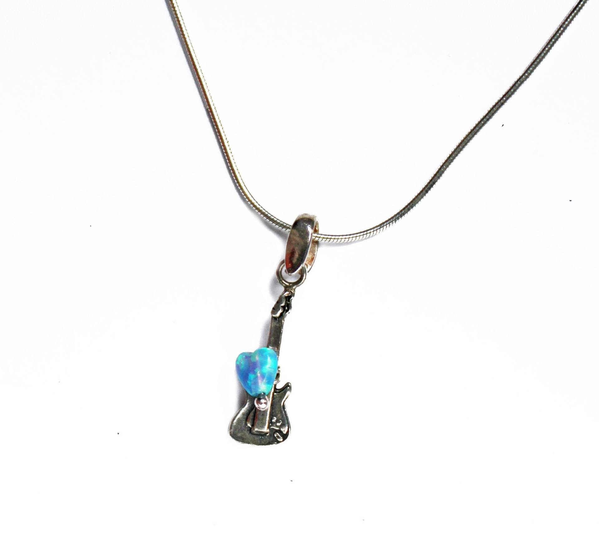 Gitarre Opal Herz Silber Musik Halskette Gitarre Opal Herz Silber Musik Halskette von BlessUArts