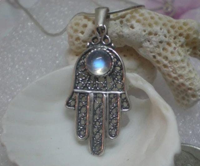 Mondstein Hand Hamsa Silberkette Mondstein Hand Hamsa Silberkette von BlessUArts