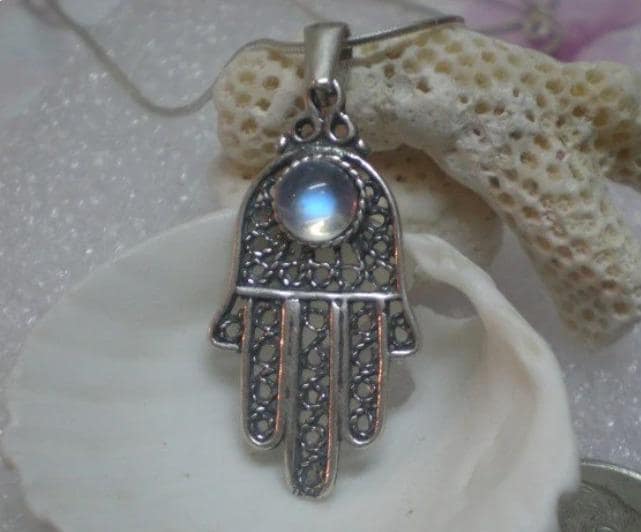 Mondstein Hand Hamsa Silberkette Mondstein Hand Hamsa Silberkette von BlessUArts