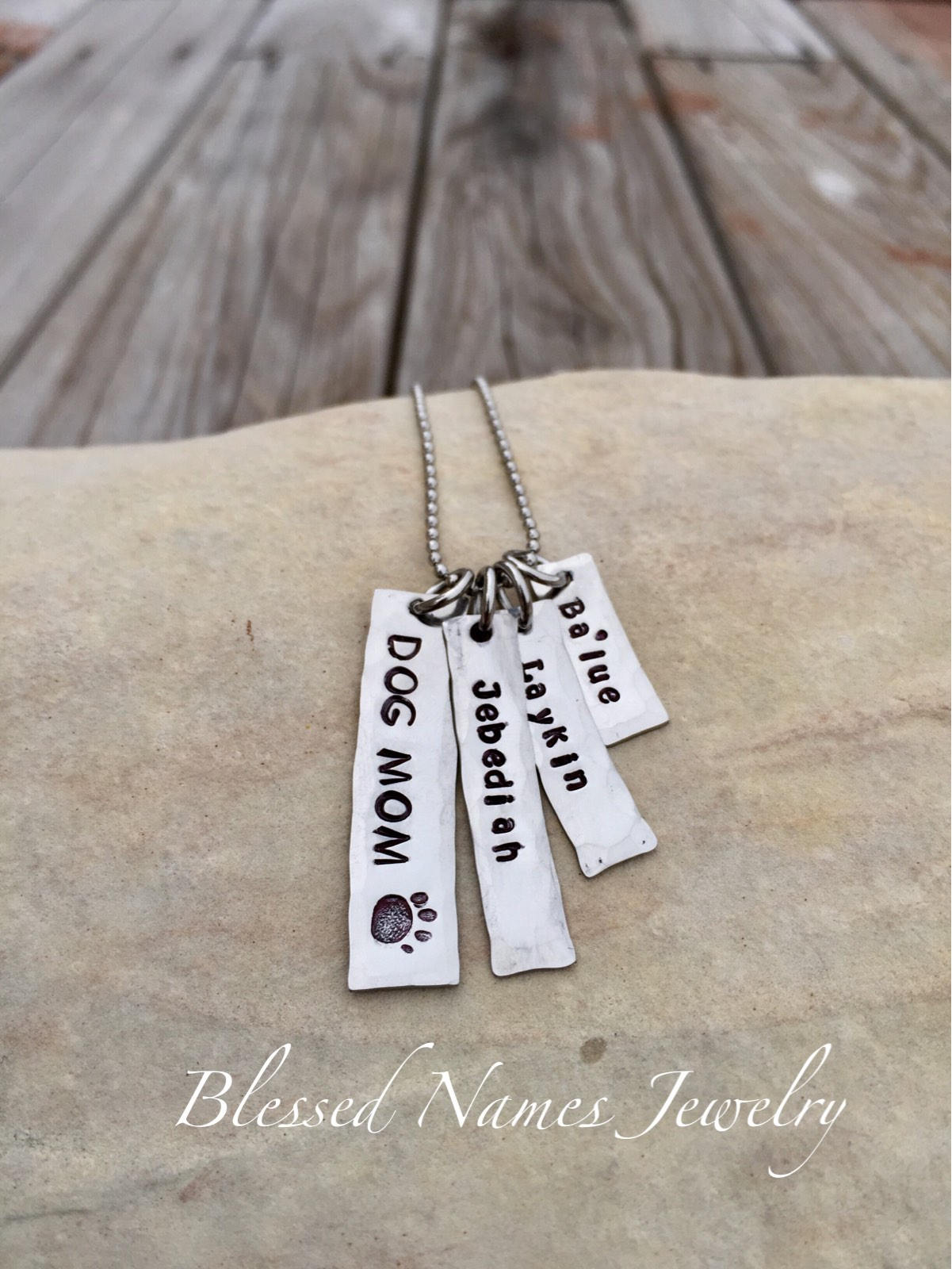 Hand Gestempelt Edelstahl Dog Mom, Personalisiert, Haustier Halskette, Benutzerdefinierte Pfotenabdruck Mutter, Katzenmama von BlessedNamesJewelry
