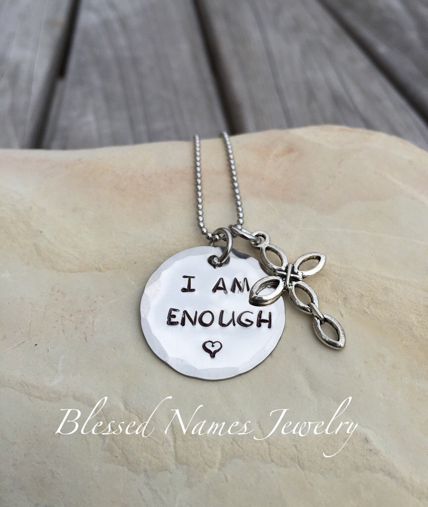 I Am Enough Halskette, Kreuz Affirmation Abschlussgeschenk, Edelstahl von BlessedNamesJewelry