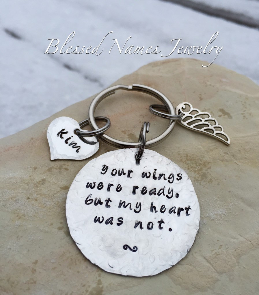 Ihre Flügel Waren Bereit, Aber Mein Herz War Keine Halskette Oder Schlüsselanhänger, Personalisiertes Trauergeschenk, Nicht Anlaufender Edelstahl von BlessedNamesJewelry