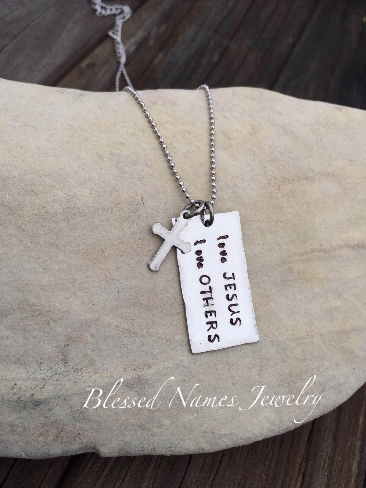 Love Jesus Others Halskette, Kreuz Taufgeschenk, Religiöser Schmuck, Handgestempelt, Edelstahl von BlessedNamesJewelry
