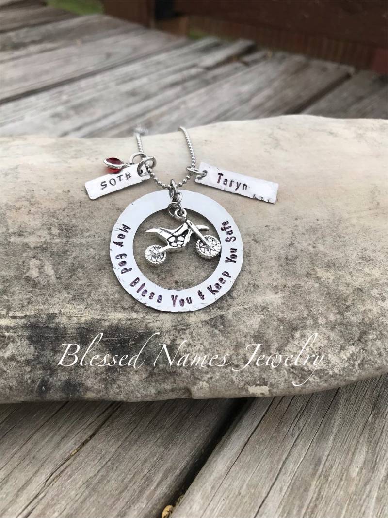 Motor-Cross Halskette, Dirt Bike Schmuck, Gott Wickle Die Arme Um Ihn, Personalisierte Halskette Oder Schlüsselanhänger Motor-Cross Halskette, Dirt Bike Schmuck, Gott Wickle Die Arme Um Ihn, Personalisierte Halskette Oder Schlüsselanhänger von BlessedNamesJewelry