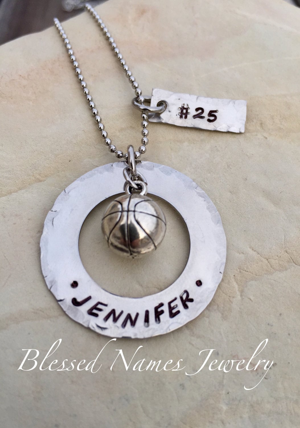 Personalisierte Basketball Halskette, Senior Geschenk, Basketball-Team Schmuck von BlessedNamesJewelry