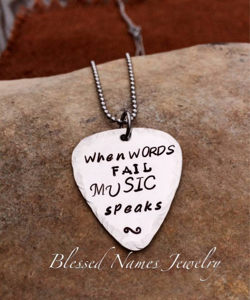 Plektrum Halskette, Wenn Worte Versagen Musik Spricht Plektrum Halskette, Wenn Worte Versagen Musik Spricht von BlessedNamesJewelry