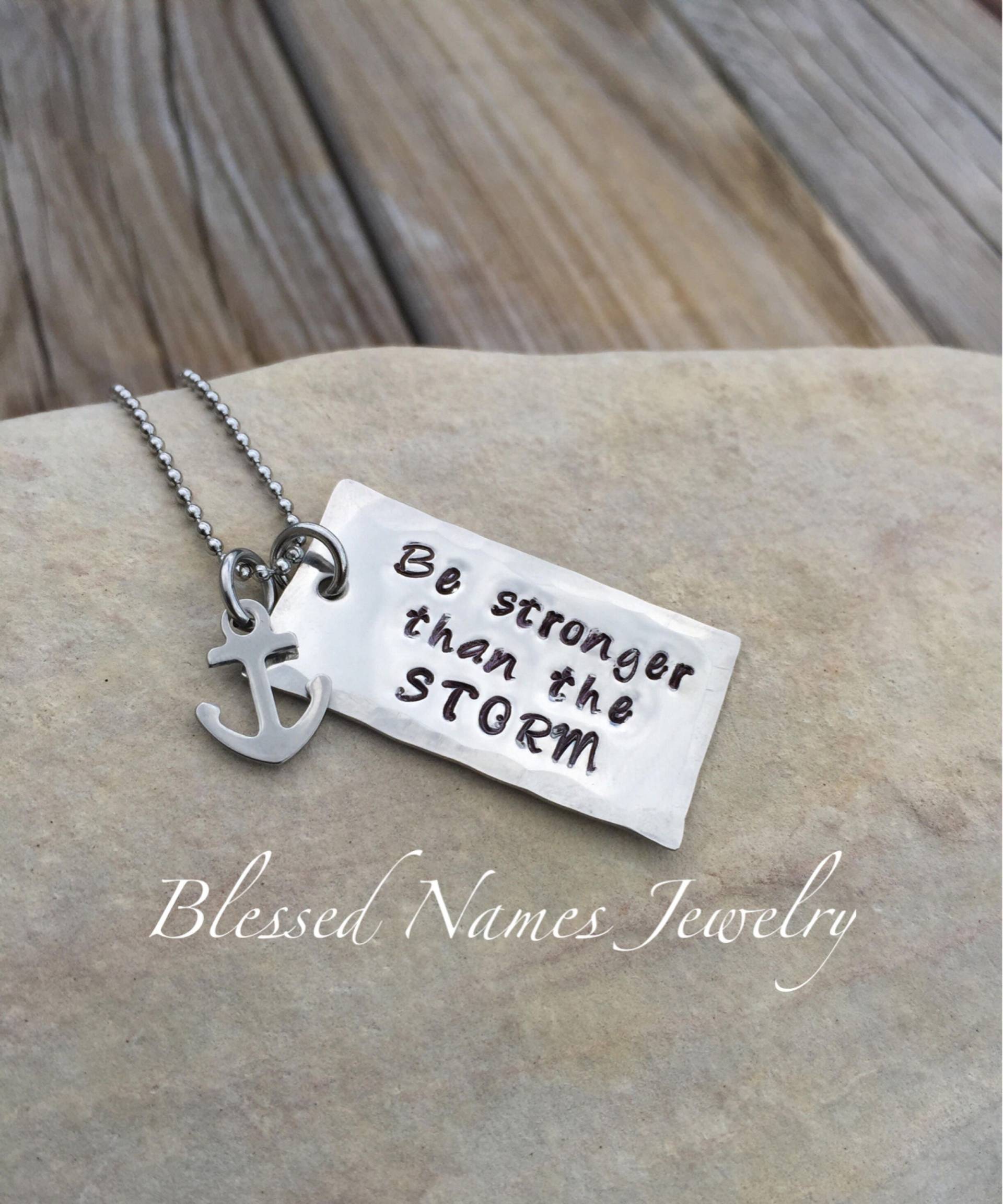 Sei Stärker Als Der Sturm Halskette, Hand Gestempelt, Edelstahl, Überwinder, Überlebenden Geschenk, Hurrikan Anker Halskette von BlessedNamesJewelry
