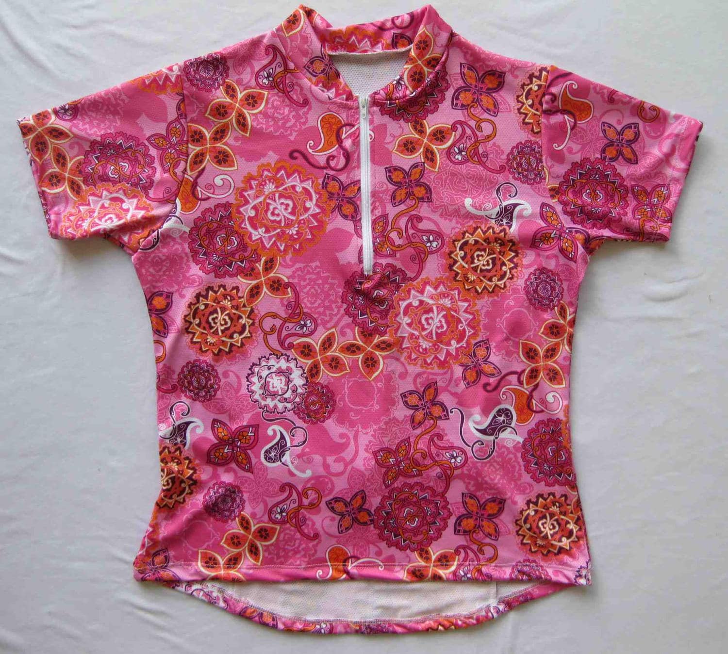 Damen Bike Jersey Kurzarm Und Ärmellos Pink Floral in Coolem Mesh - Größen Variieren Je Nach Silhouette von BleuBikeBoutique