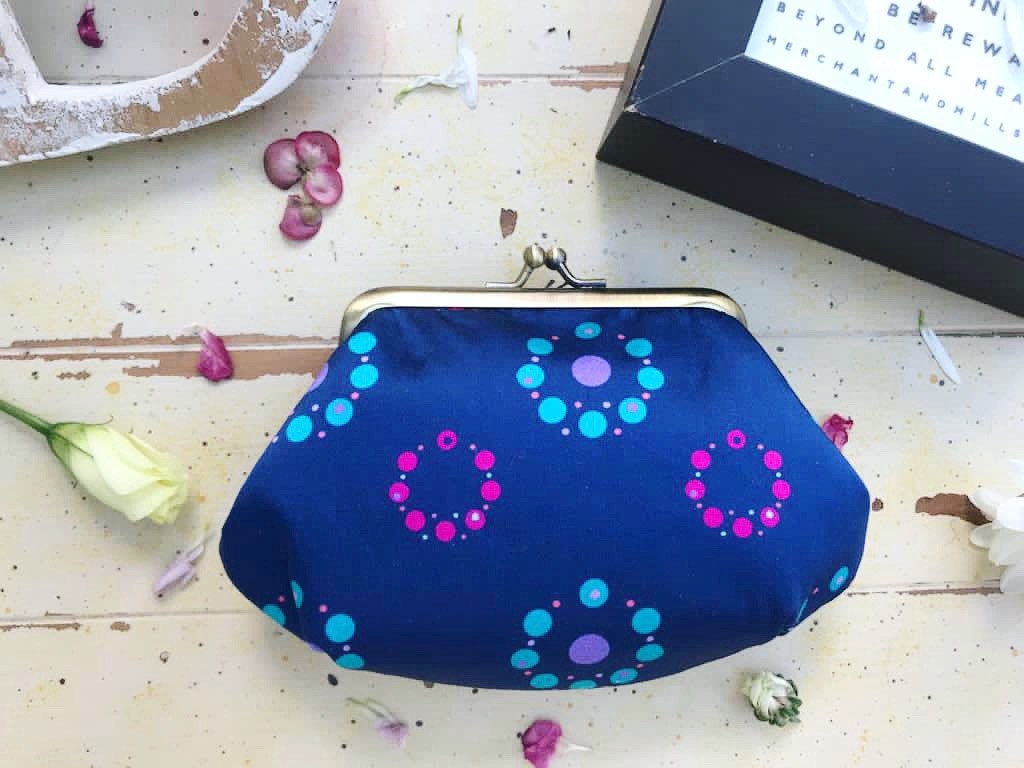 Blaue Und Rosa Seide Münze Geldbörse/Was Mein Mädchen/Tochter Schwester/Mutter/Mutter/Schwester Im Gesetz/Für Weihnachten/Einzigartiges von BleuetTextiles