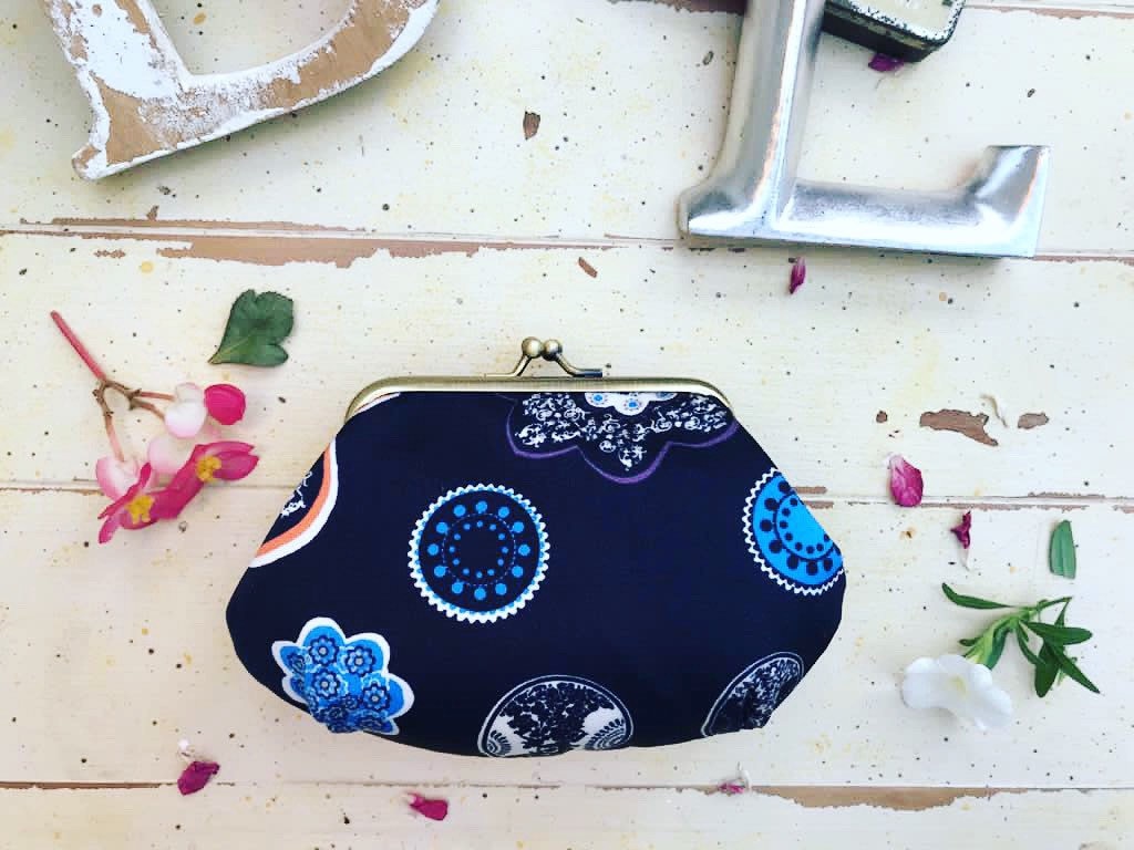 Geldbörse in Blauen Medaillon Muster/Was Meine Schwester/Meine Mutter/Meine Freundin/Meine Mutter/Für Weihnachten/Als Geschenk/Seide von BleuetTextiles