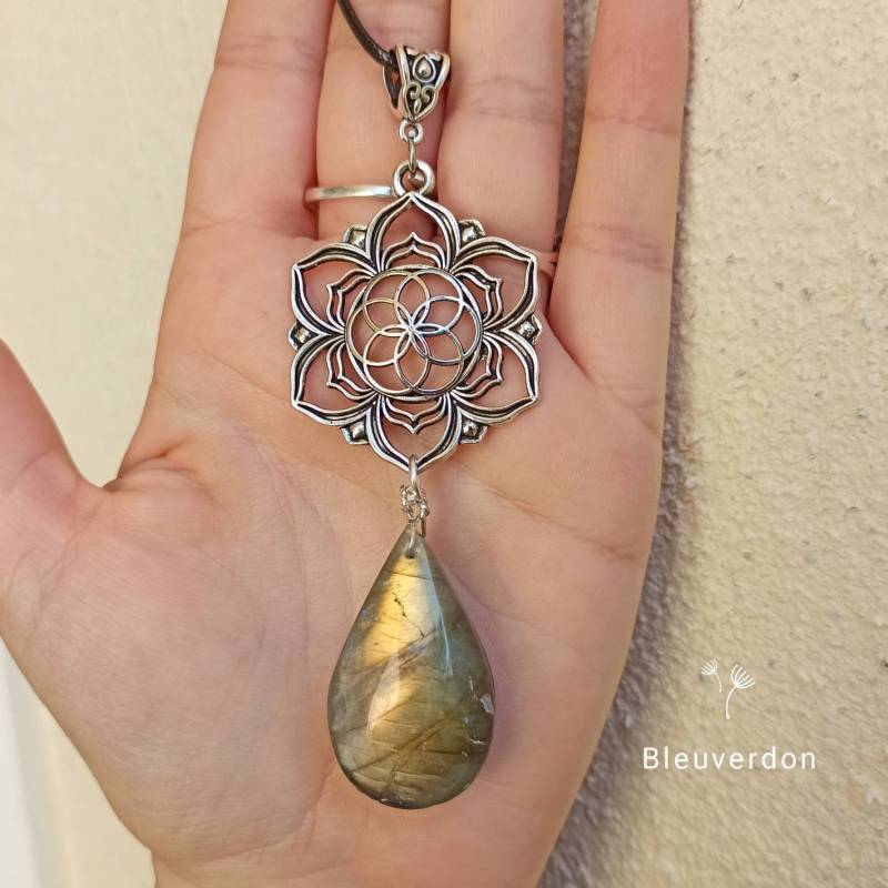 Lithotherapie-Blume Des Lebens Und Labradorit-Halskette. Mineralschmuck. Vorteile Von Steinen von Bleuverdon
