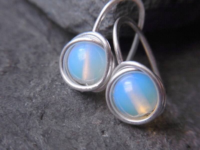 Opalithohrringe Kleine Elfe Ohrschmuck Opalith Silber Kurze Ohrringe Ohrstecker Geschenke Für Sie von Blickfang2