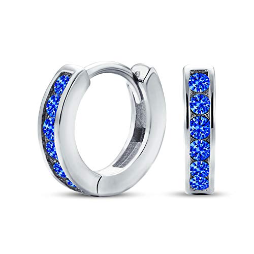 Blauer Cubic Zirkonia Cz Kanal Set Kleine Huggie Hoop Ohrringe Für Frauen Simulierter Saphir .925 Sterling Silber von Bling Jewelry