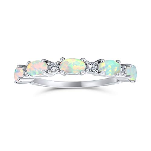 Bling Jewelry Dünne CZ Akzent Stapelbar 1/2 Ewigkeit Oval Weiß Erstellt Opal Bandring Für Frauen .925 Sterlingsilber 1MM Band Oktober Geburtsstein von Bling Jewelry