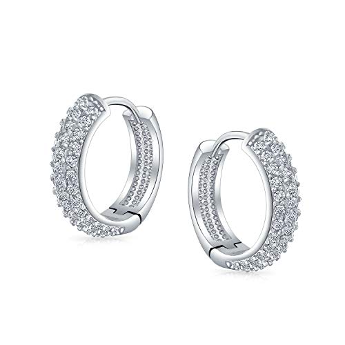 Brautmode Hochzeit 3 Drei-Reihen-Cubic-Zirkonia Pave CZ Endless Huggie Hoop Ohrringe Für Frauen, Versilbert Mit Scharnier, Durchmesser Von 0,65 Zoll Brautmode Hochzeit 3 Drei-Reihen-Cubic-Zirkonia Pave CZ Endless Huggie Hoop Ohrringe Für Frauen, Versilbert Mit Scharnier, Durchmesser Von 0,65 Zoll von Bling Jewelry