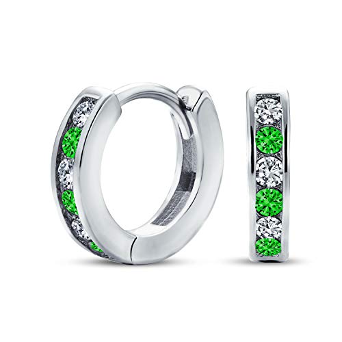 Grün Weiße Abwechselnde Kubische Zirkonia CZ Kanal Set Kleine Huggie Creolen Für Frauen Männer .925 Sterlingsilber von Bling Jewelry