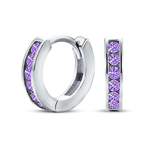 Kleine Creolen Ohrringe Mit Lila Zirkonia Im Kanalfassung Für Frauen Simuliertes Amethyst .925 Sterlingsilber Kleine Creolen Ohrringe Mit Lila Zirkonia Im Kanalfassung Für Frauen Simuliertes Amethyst .925 Sterlingsilber von Bling Jewelry