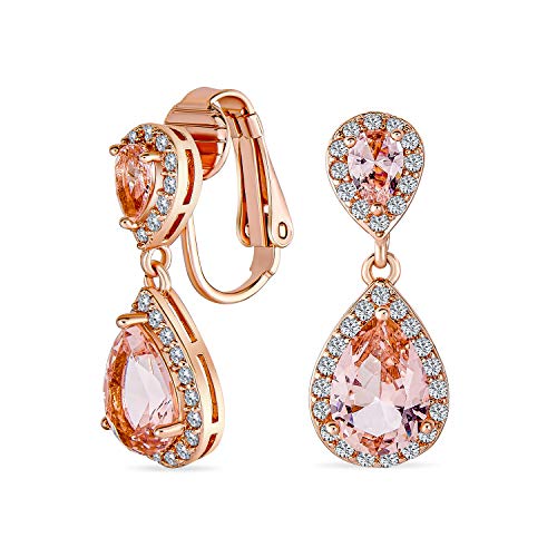 Rosa Tränen CZ Halo Abschlussball Tropfen Statement Kron Clip Auf Ohrringe Simulierte Morganit Cubic Zirkonia Rose Vergoldet Messing Rosa Tränen CZ Halo Abschlussball Tropfen Statement Kron Clip Auf Ohrringe Simulierte Morganit Cubic Zirkonia Rose Vergoldet Messing von Bling Jewelry