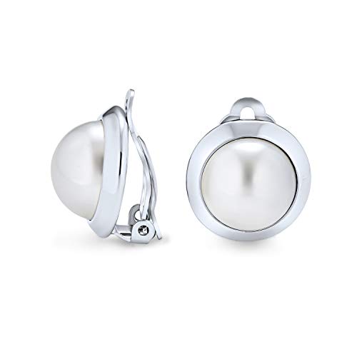 Einfacher Knopf Stil Runde Kuppel Lünette Weiße Simulierte Perlen Clip Ohrringe Für Frauen Nicht Gepierctes Ohr Versilbertes Messing von Bling Jewelry