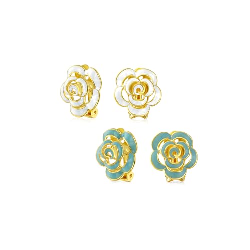 Set aus zwei modischen Emaille 3D Weiß Blau Rosenblüten Clip-On-Ohrringen im Knopf-Stil für nicht durchstochene Ohren, 14K vergoldet von Bling Jewelry