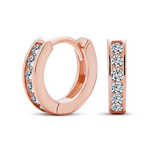 Weiße Kubische Zirkonia CZ Im Kanal Gefasste Kleine Huggie Creolen Für Frauen Rosévergoldet .925 Sterlingsilber von Bling Jewelry