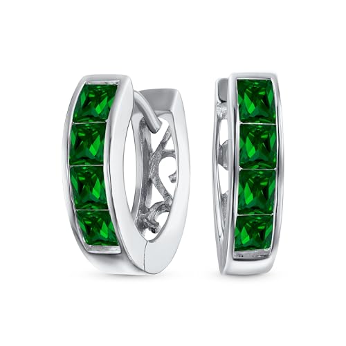 Winzig Kleine Quadratische Prinzessinnenschliff Simulierte Smaragd Grün CZ Kanal Set K-Pop Huggie Hoop Ohrringe Für Frauen Männer Cubic Zirconia .925 Sterlingsilber von Bling Jewelry