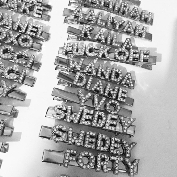 Personalisierte Strass Name Haarspange Benutzerdefiniertes Wort Accessoire von BlingBabesCode