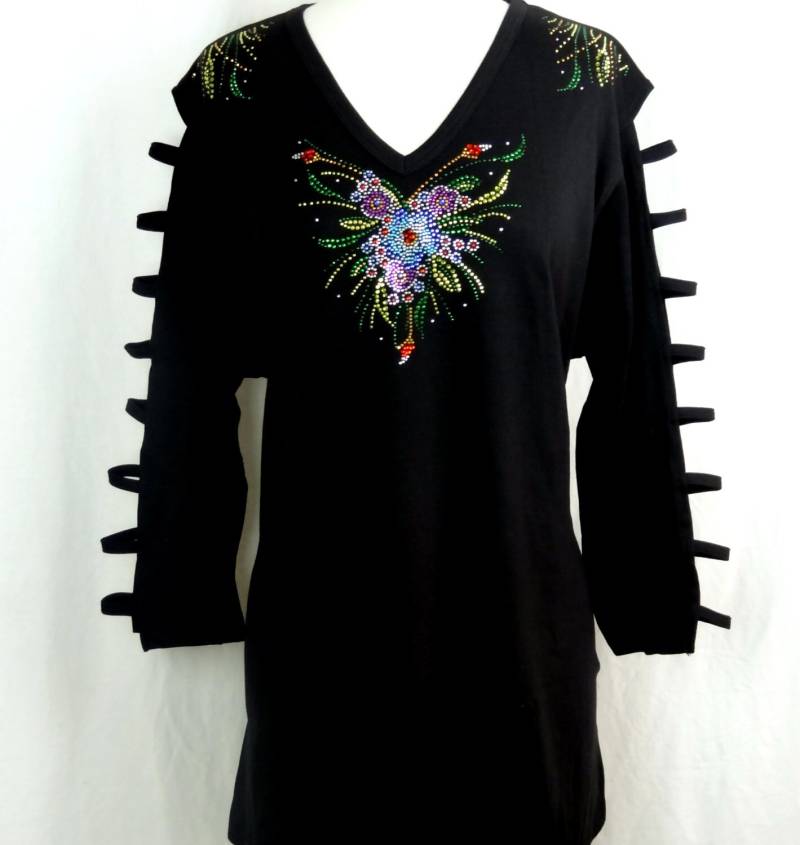 Hand Verschönert A-Line Tunika Leiter Ärmel Stricken Top Strass & Nieten Frühling Ostern Blumenstrauß Design Größen S Bis Größe 3x Hand Verschönert A-Line Tunika Leiter Ärmel Stricken Top Strass & Nieten Frühling Ostern Blumenstrauß Design Größen S Bis Größe 3x von BlingBlingFashions