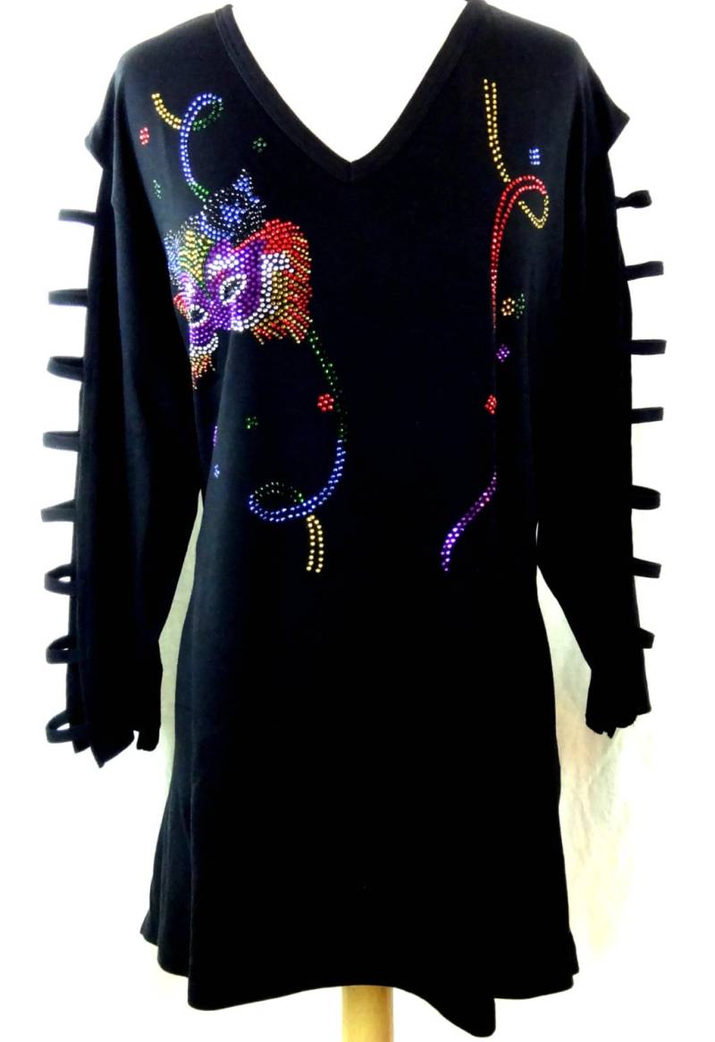 Hand Verschönert A-Line Tunika Leiter Ärmel Top Strass Karneval Katze Maske & Luftschlangen Design Größen S Bis Größe 3x Hand Verschönert A-Line Tunika Leiter Ärmel Top Strass Karneval Katze Maske & Luftschlangen Design Größen S Bis Größe 3x von BlingBlingFashions