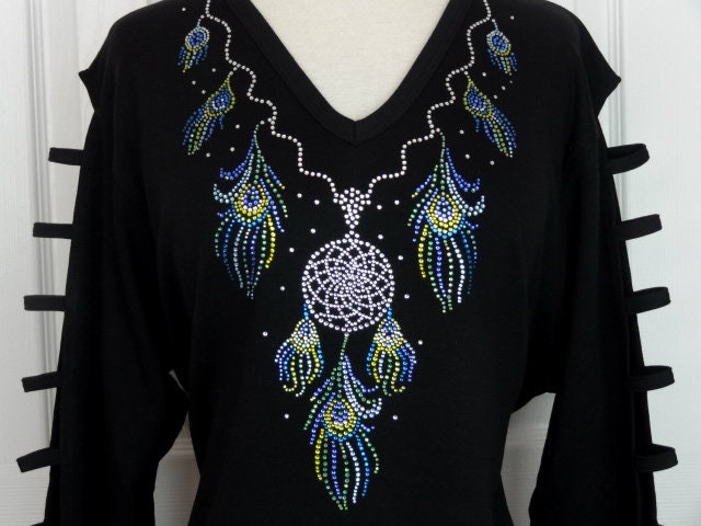 Hand Verschönert Tunika Lange Stricken Leiter Ärmel Top Alle Strass Traumfänger Pfauenfeder Ausschnitt Hand Verschönert Tunika Lange Stricken Leiter Ärmel Top Alle Strass Traumfänger Pfauenfeder Ausschnitt von BlingBlingFashions
