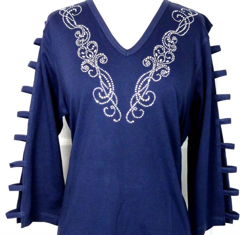 Handverschönert A-Linie Tunika Top Kristall Strass Herz Wirbel Design Leiter Ärmel Erhältlich Größen Klein Bis Größe 3x Handverschönert A-Linie Tunika Top Kristall Strass Herz Wirbel Design Leiter Ärmel Erhältlich Größen Klein Bis Größe 3x von BlingBlingFashions