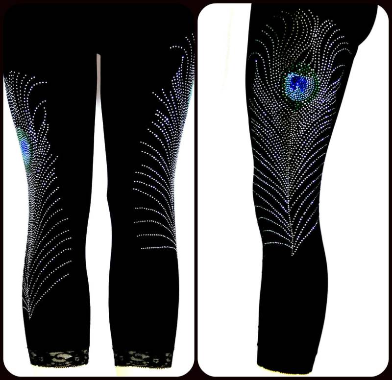 Plus Größe Capri Länge Leggings Verziert Strass Pfau Feder Design Plus Größe Capri Länge Leggings Verziert Strass Pfau Feder Design von BlingBlingFashions