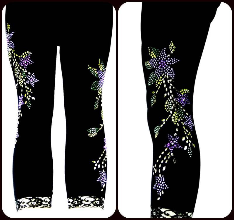 Plus Size Capri Länge Leggings Verschönert Strass Lila Stern Blumen Design Plus Size Capri Länge Leggings Verschönert Strass Lila Stern Blumen Design von BlingBlingFashions