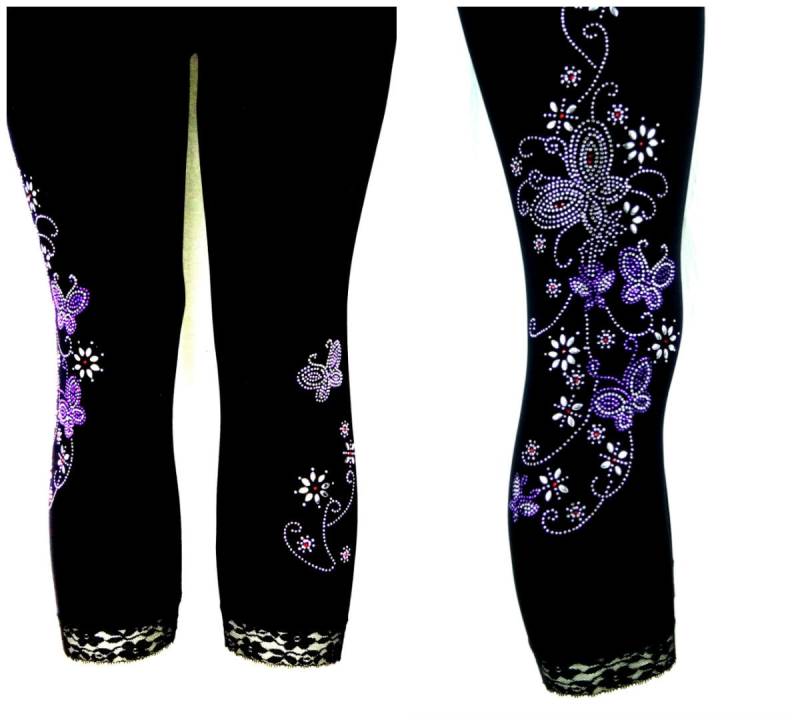 Plus Size Capri Länge Leggings Verzierung Strass Lila Schmetterling Florales Design Plus Size Capri Länge Leggings Verzierung Strass Lila Schmetterling Florales Design von BlingBlingFashions