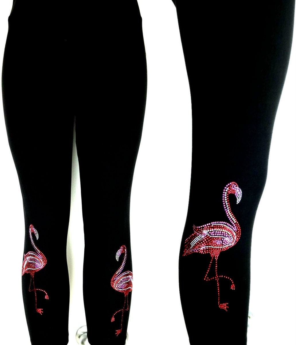 Regelmäßige Größe Capri Länge Leggings Verschönert Alle Strass Großen Rosa Flamingo-Design von BlingBlingFashions