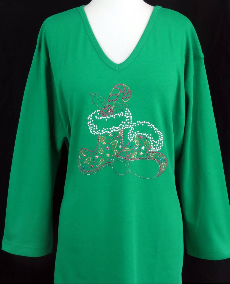 Sale 2x Grün Hand Verschönert Strick 3/4 Ärmel V-Ausschnitt Top Strass Weihnachten Schneestiefel Design Sale 2x Grün Hand Verschönert Strick 3/4 Ärmel V-Ausschnitt Top Strass Weihnachten Schneestiefel Design von BlingBlingFashions