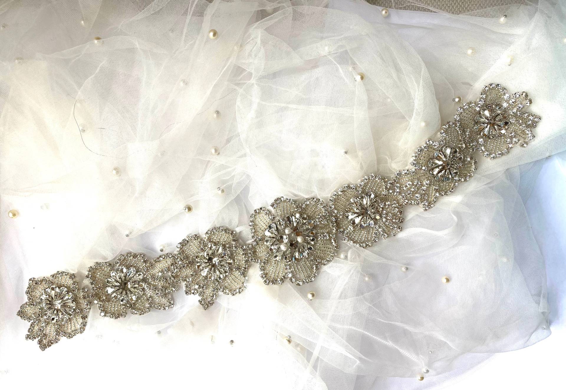 Perlenblumen Strass Applikation, Bügeleisen Aufnäher Kristall Hochzeitskleid Applikation von BlingGardenCraft