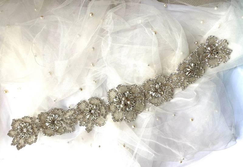 Perlenblumen Strass Applikation, Bügeleisen Aufnäher Kristall Hochzeitskleid Applikation von BlingGardenCraft