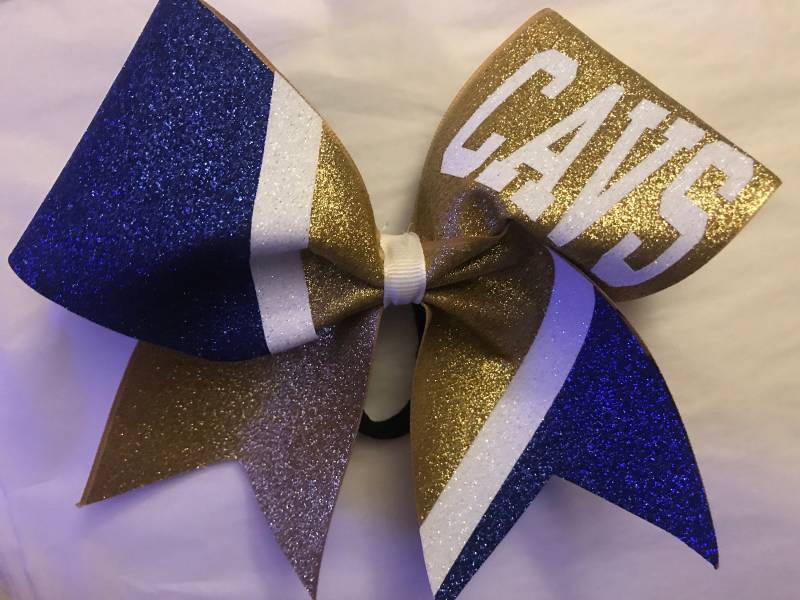 Benutzerdefinierte Glitzerschleife - Schulteam Beliebige Buchstaben Und Namen Burgund/Kastanienbraun Kardinalrot Königsblau Silber Alle Farben Benutzerdefinierte Glitzerschleife - Schulteam Beliebige Buchstaben Und Namen Burgund/Kastanienbraun Kardinalrot Königsblau Silber Alle Farben von BlingItOnCheerBowz